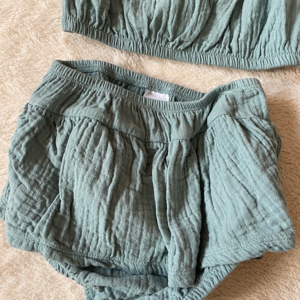 Green Two-Piece Set - Picture 2 of 5